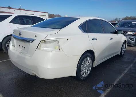 2015 Nissan Altima 2.5 S z USA, uszkodzony, nr VIN 1N4AL3AP1FC454828